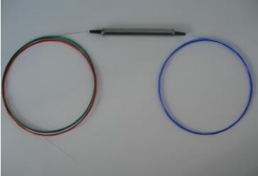 Circulador óptico insensível à polarização de 3 portas