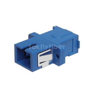 Adaptador SC Simplex. Instalação fácil e resistência a altas e baixas temperaturas. Acoplador de fibra óptica para transmissão máxima de energia.