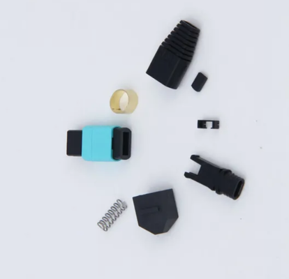 Conector de fibra óptica pré-terminado de alta densidade de 12 fibras MTP® para cablagem de centros de dados de alta densidade e ligação direta de módulos ópticos 40G/100G/400G.