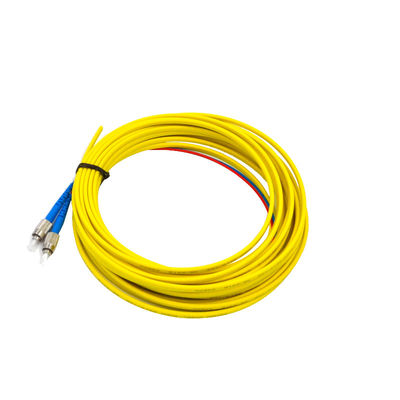 Modo amarelo frente e verso de cabo liso da trança da fibra ótica do PVC G657A1 de FC UPC único