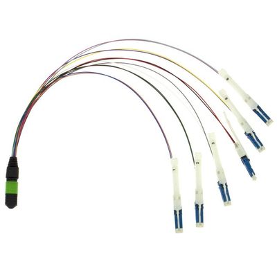 A manutenção programada OS2 G657A 12 retira o núcleo de MPO MTP ao cabo do remendo da fibra ótica do CS para 400G Data Center