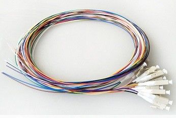 A cor da manutenção programada das fibras OS2 de LC/APC 12 codificou a rede da trança da fibra ótica G657A1 de 0.9mm