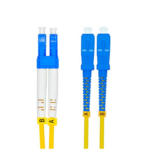 Conector de fibra óptica de patchcord de grau de telecomunicações com perda < 0,3 dB UPC/APC Polido Cor azul/beige
