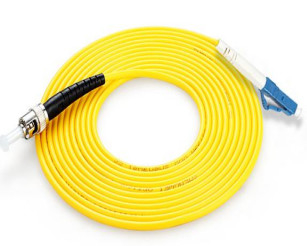 SM/OM1-OM5 Tipo de fibra LC-ST UPC/ APC Simplex/Duplex Fiber Optic Patch Cord para redes ≤ 0,3 dB Perda de inserção